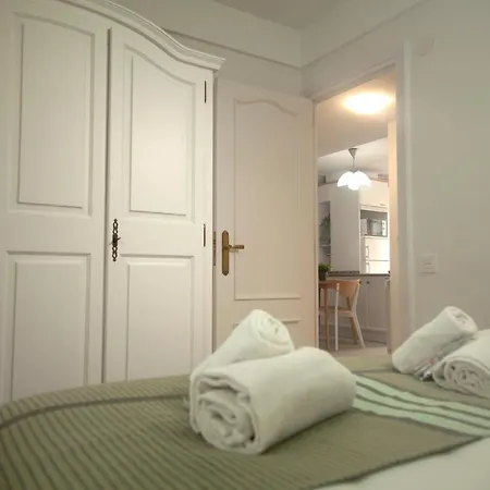 Aukera By Basque Homes شقة